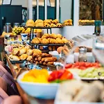 Bed and breakfast Yolanda Boutique By Zzzing 4*