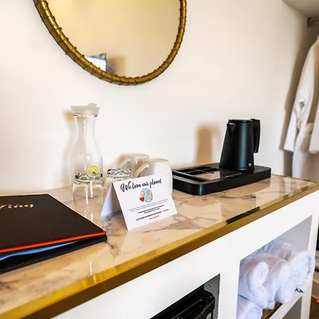 Yolanda Boutique By Zzzing Cospicua