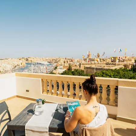 Yolanda Boutique By Zzzing Bed and Breakfast Cospicua